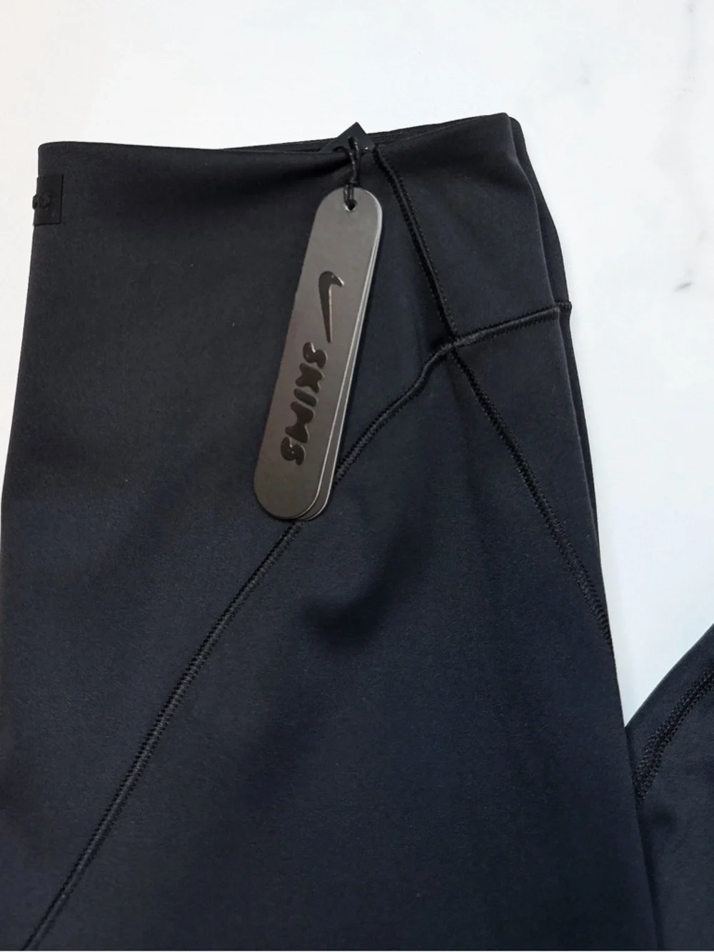NWT NikeSkims Matte V-Panel 26” Leggings - Picture 4 of 6